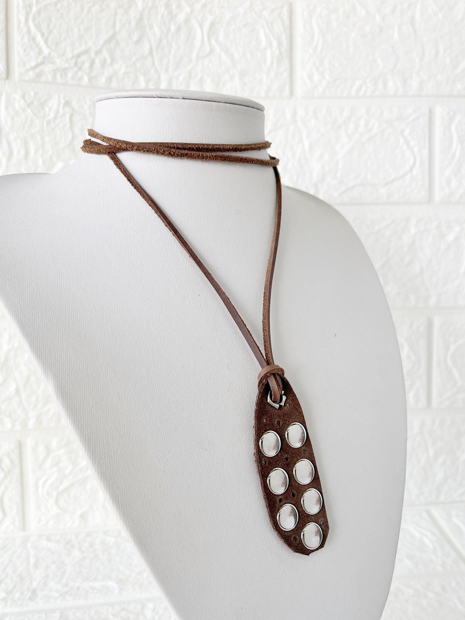 Collar Tiento de Cuero y Tachas